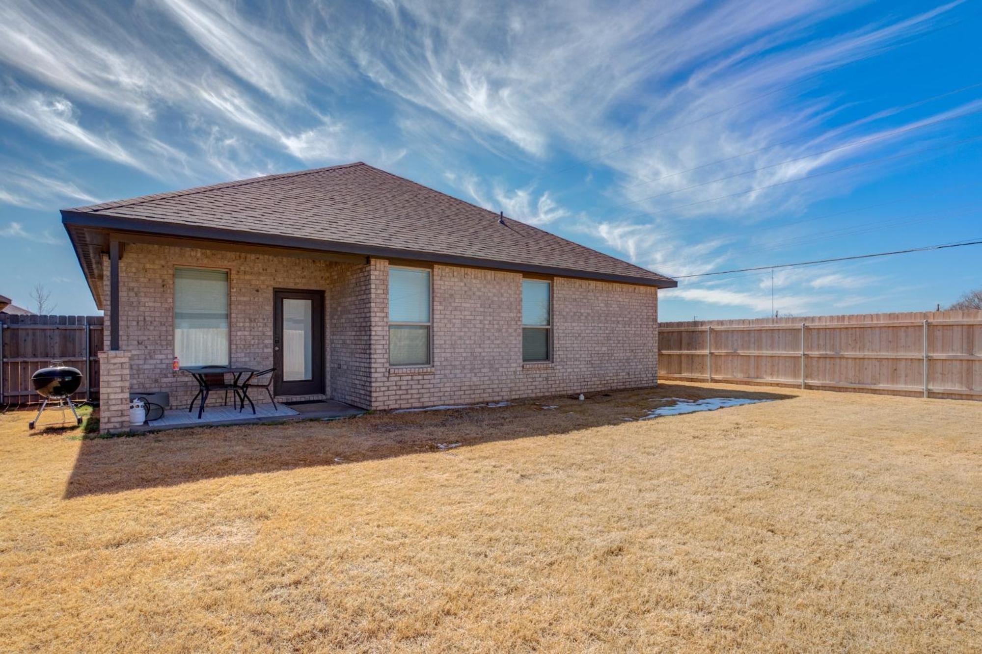 Entire House~ Spacious~ Prime Location~ Backyard 拉伯克 外观 照片
