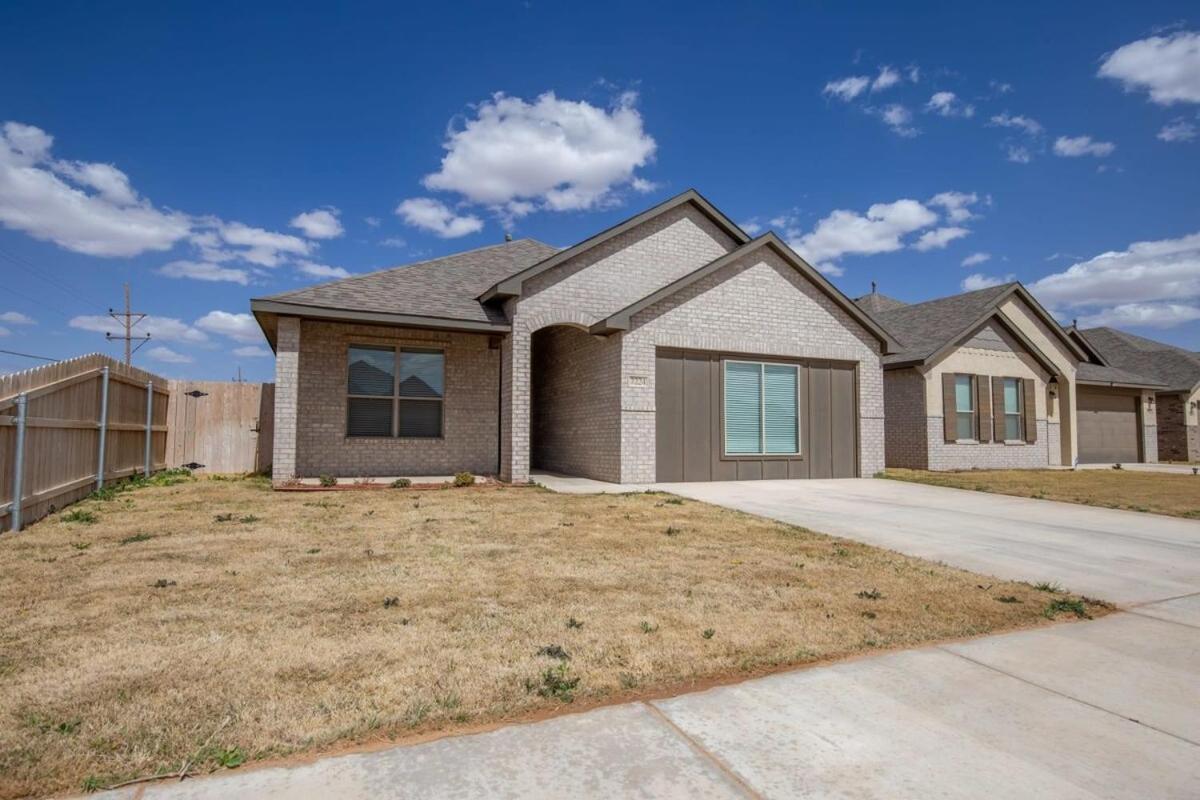 Entire House~ Spacious~ Prime Location~ Backyard 拉伯克 外观 照片