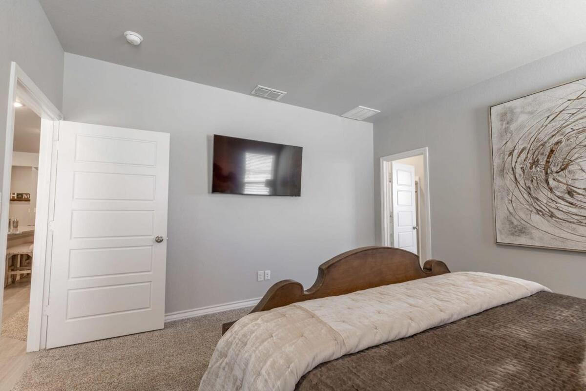Entire House~ Spacious~ Prime Location~ Backyard 拉伯克 外观 照片